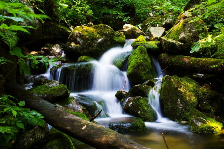 圣水儒家山泉水是一种优质山泉水